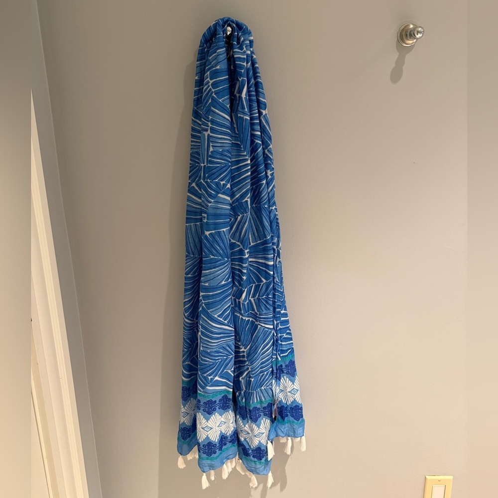 Blue and White Vineyard Vines Scarf